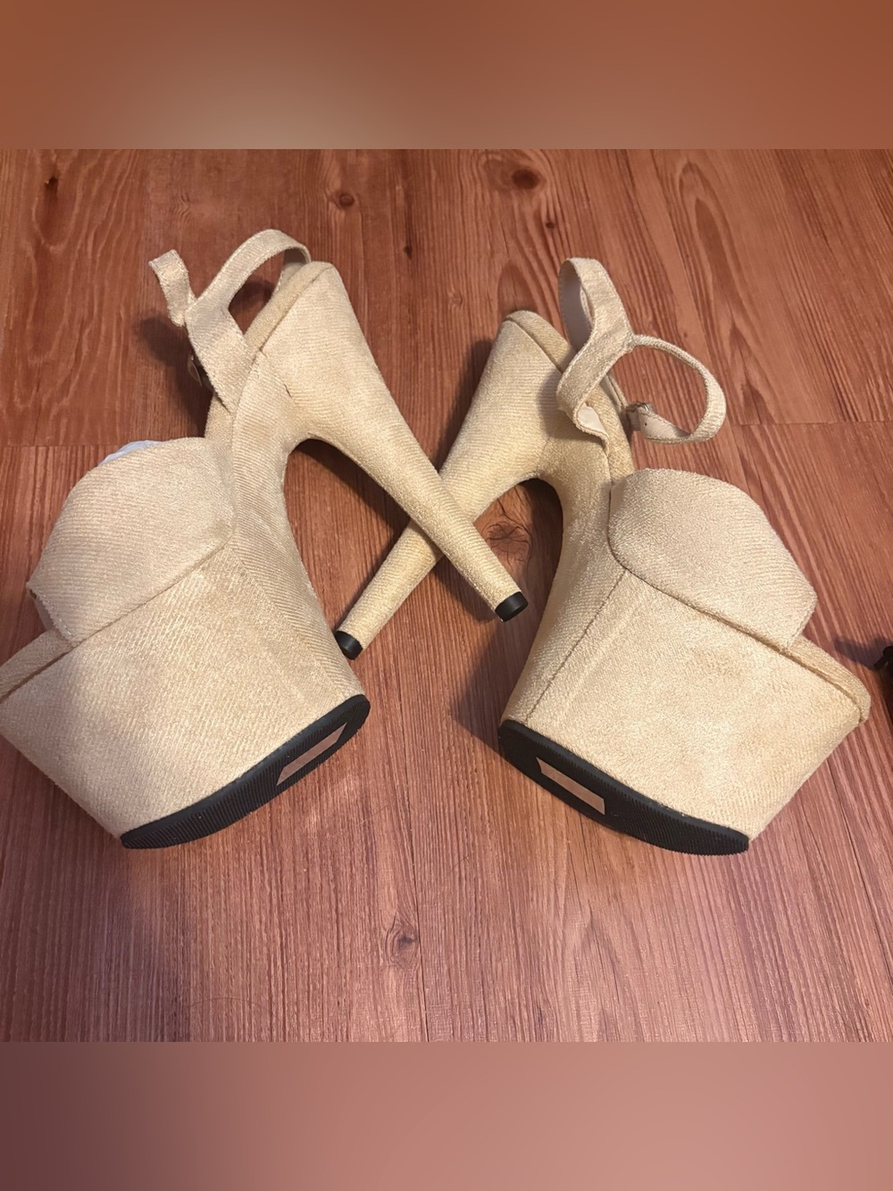 NIB Pleaser Adore709 Beige Faux Suede Platform Heels
